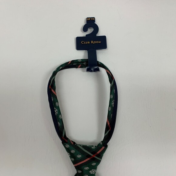 Club Room Boys Zip Tie Green Red White Snowflakes 100% Imported Silk 14" NWT - Picture 3 of 6